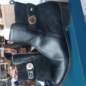 Tommy Hilfiger Women‎ Black Leather Ankle Boots Size 8.5M Side Zipper